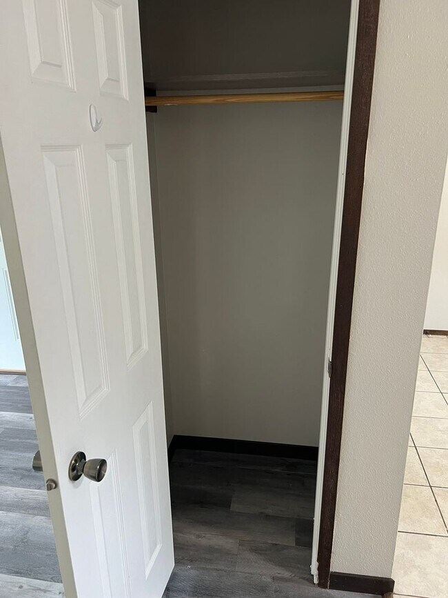 Building Photo - 3 bedroom apartment-NW Ames close to Sawyer Elementary-no pet fees