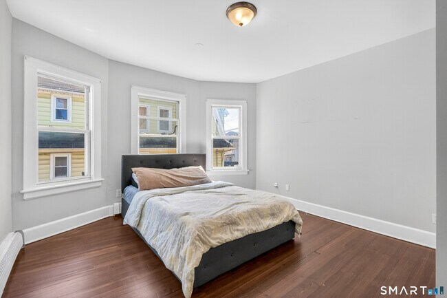 Building Photo - 380 Gurdon St