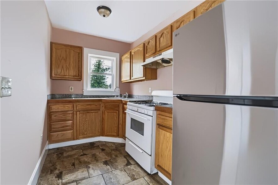 Building Photo - 27 Longfellow Terrace