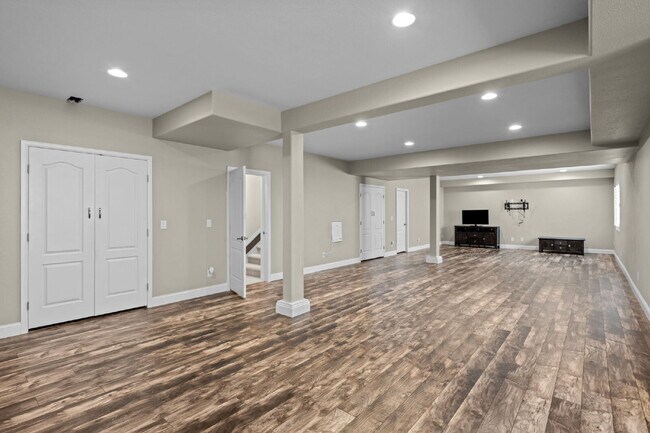 Building Photo - 2414 Leafdale Cir