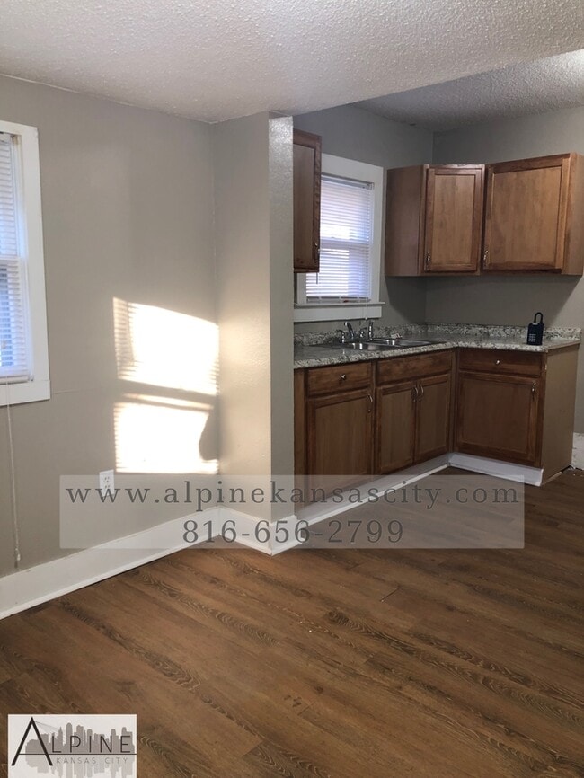 Building Photo - Cute Home in Excelsior Springs