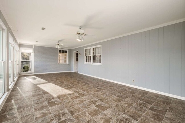 Building Photo - "Charming 3-Bedroom Haven with Spacious 2200 Sq Ft Layout in Lascassas, TN!"
