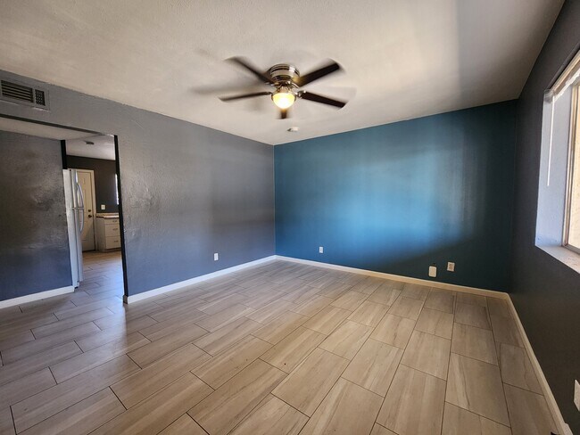 Building Photo - 143 S Doran
