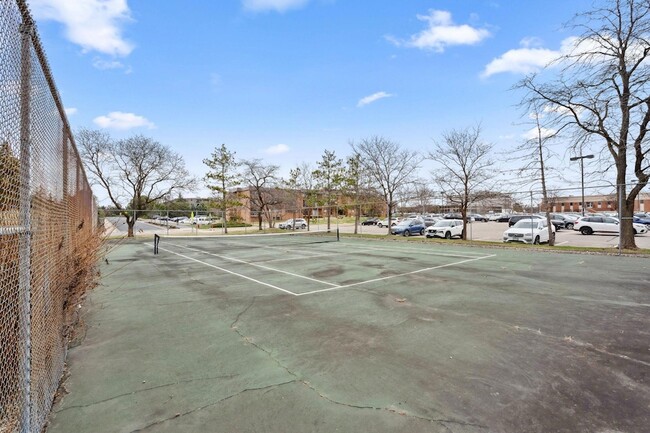 Building Photo - 4101 Parklawn Ave