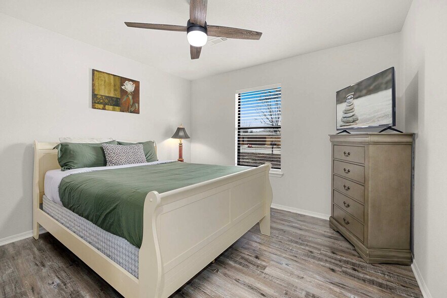 Building Photo - 3028 N Malinda Dr