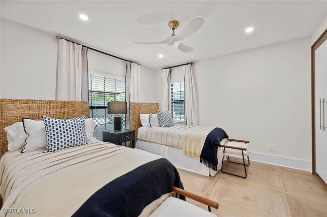 Primary Photo - 392 7th Ave S