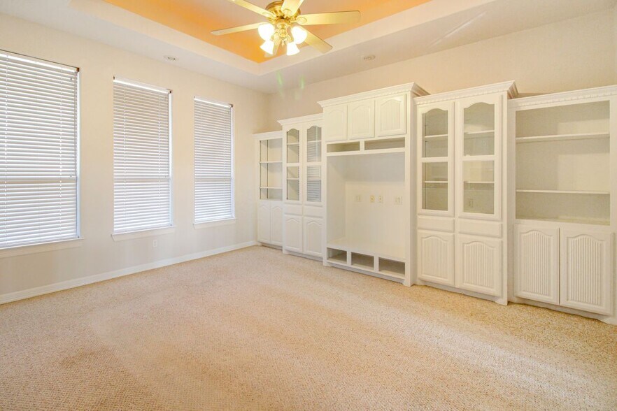 Building Photo - 2801 Summer Breeze Ave