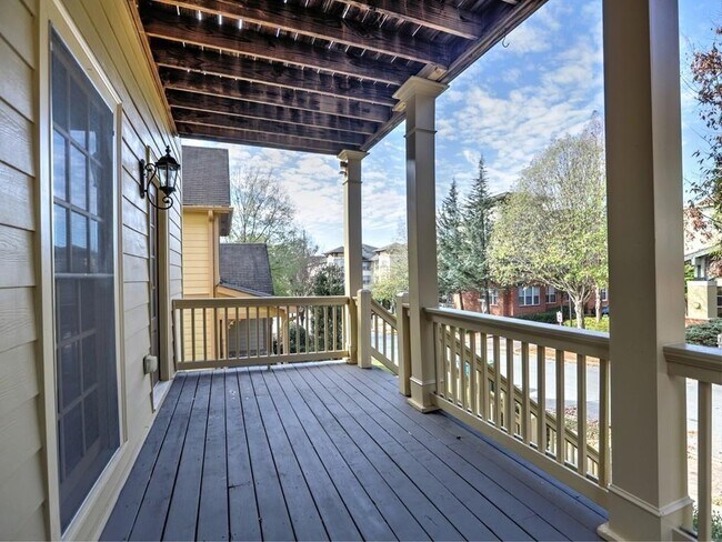 Building Photo - 975 Odessa Dr