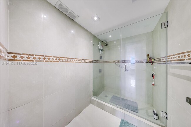 Building Photo - 2333 Brickell Ave