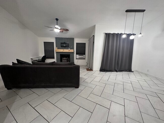 Building Photo - 7342 Sunscape Way