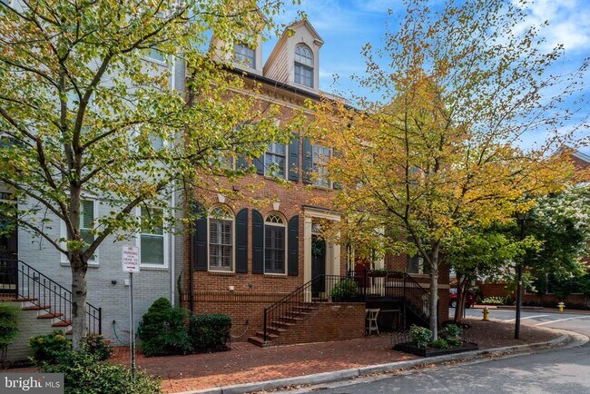 Building Photo - 422 Pendleton St