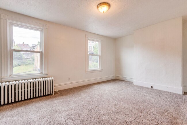 Building Photo - 406 Kingsboro St