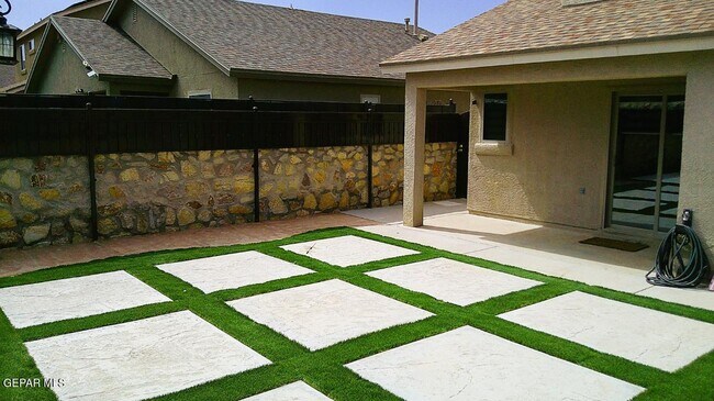 Building Photo - 7240 Long Meadow Dr