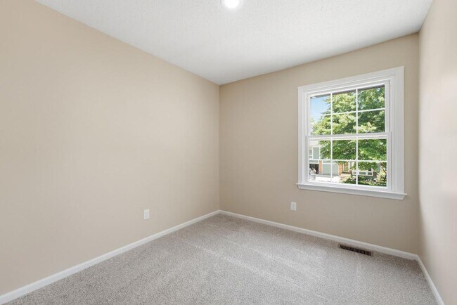 Building Photo - 11804 Oakmont St