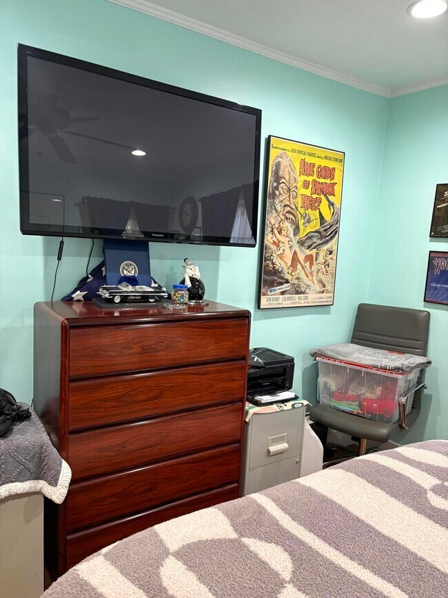 Building Photo - 839 N Orange Dr