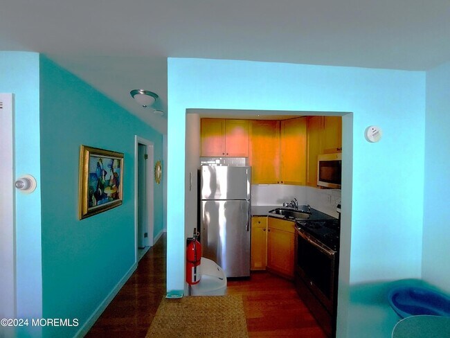 Building Photo - 302 Fifth Avenue Unit 2