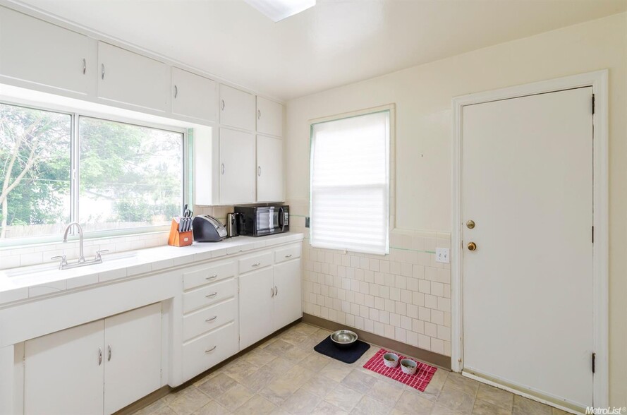 kitchen angle 2 - 7120 Palm Ave
