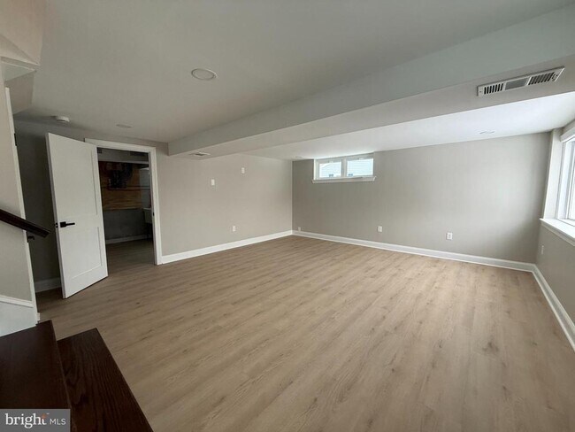 Building Photo - 41 Dorset Dr