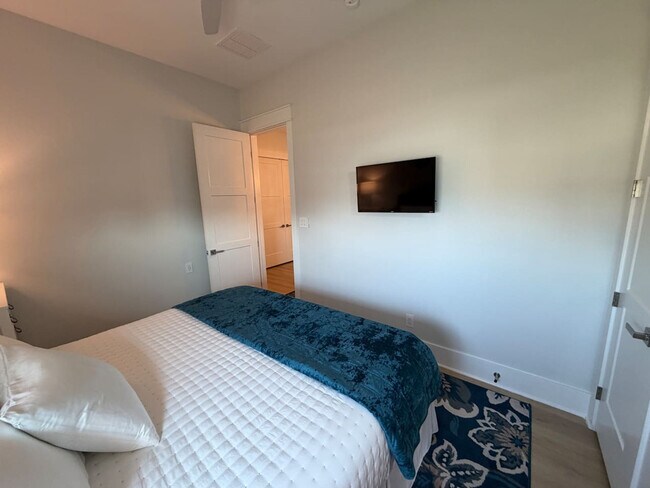 Building Photo - 867 Bowers Ln