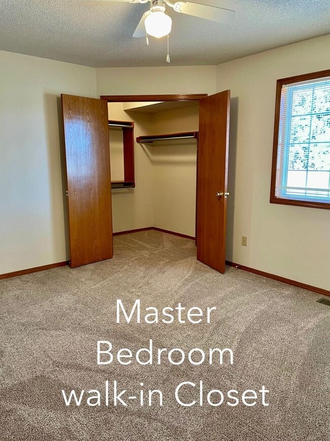 Building Photo - 720 Deerfield Cir