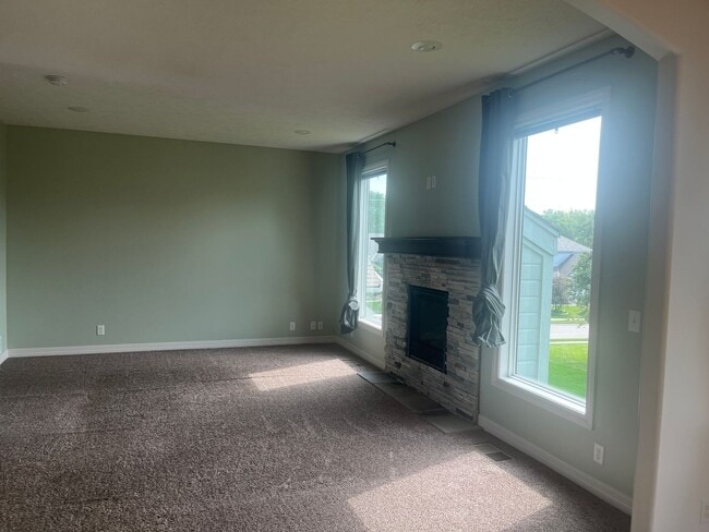 Building Photo - Home For Rent Papillion
