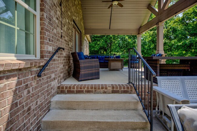 Building Photo - Fully Furnished, Short Term Rental, 1 Mont...