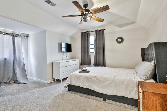 Building Photo - Fully Furnished 3BR Home in Fayetteville. Flexible Lease Options!