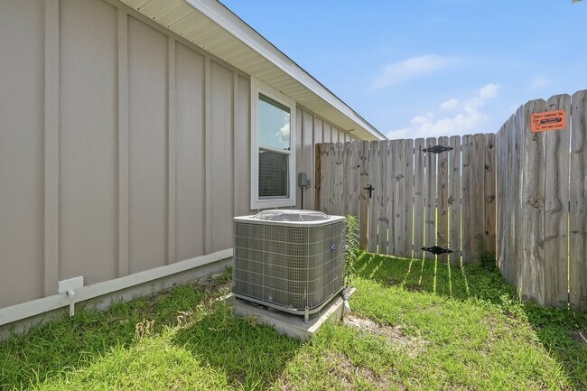 Building Photo - 939 Sandbar Loop