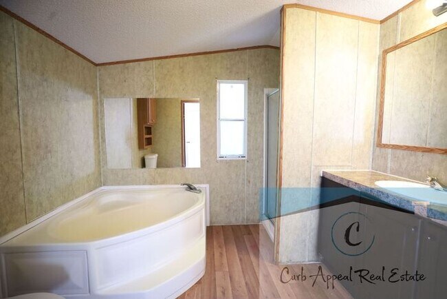 Building Photo - 3 bed / 2 bath mobile home - Nettleton