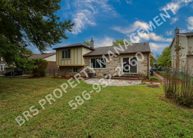 Building Photo - Troy 4 bedroom home with basement and atta...