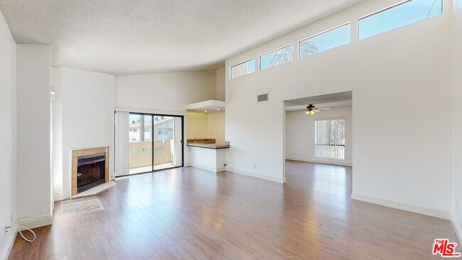 Building Photo - 144 N Hamilton Dr