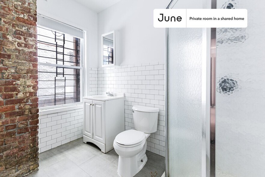 Building Photo - Room in Shared 4 bed/2 bath home