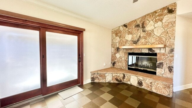 Building Photo - Lovely semi-attached, Single-Story Guest H...