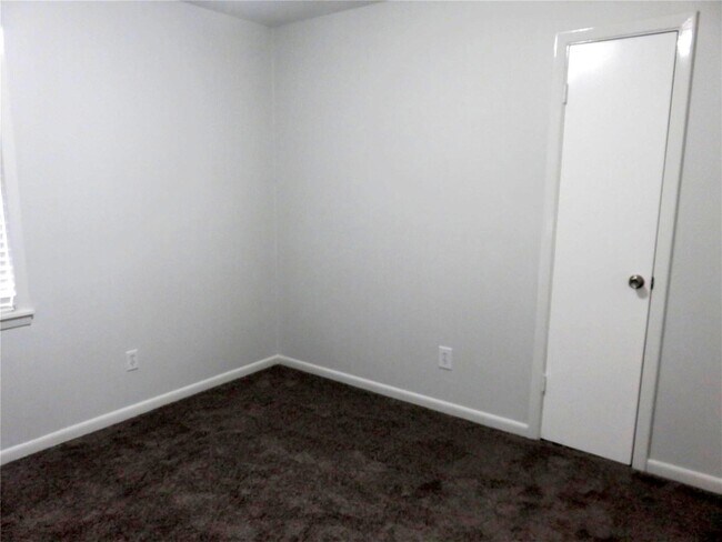 Building Photo - 1519 Tobola St