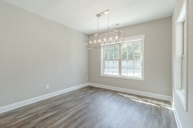 Building Photo - 1558 Hereford Blvd