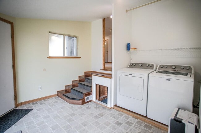 Building Photo - Single Family Home