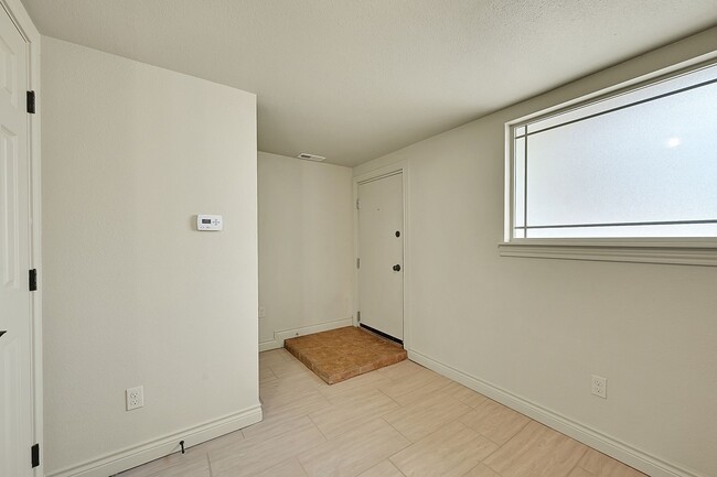 Building Photo - Nestled in DT OCC- Updated 2 bed 1 bath, w...