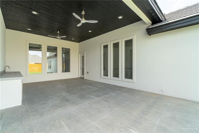 Building Photo - 19 Villa Centenario Dr