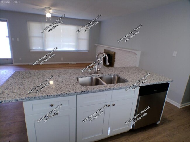 Building Photo - 12603 E Erickson Rd