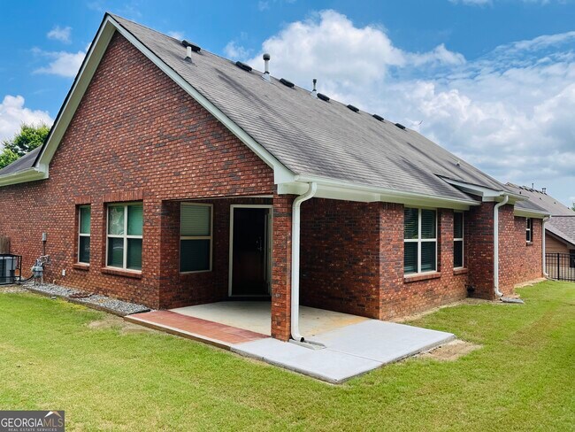 Building Photo - 5750 Crest Hill Dr NE