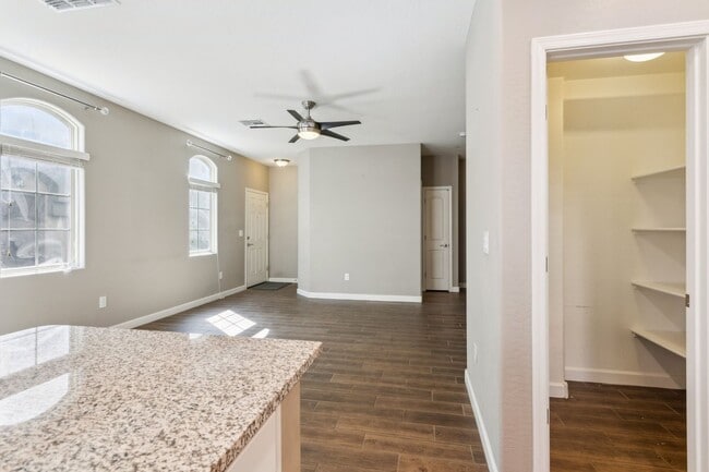 Building Photo - Gorgeous Condo