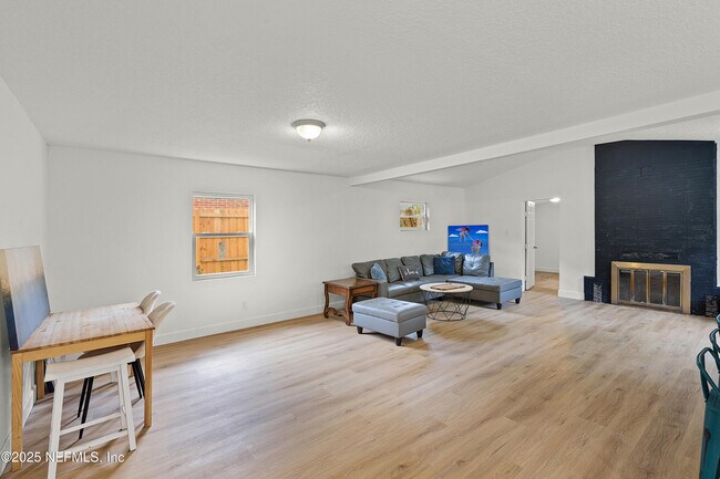 Building Photo - 7059 Tynan Ave