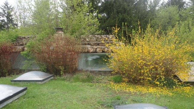Building Photo - Large Underground House with indoor pool n...