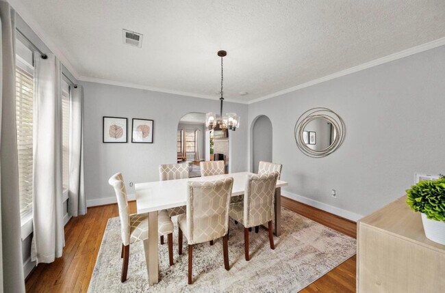 Building Photo - 1635 Castle Ct