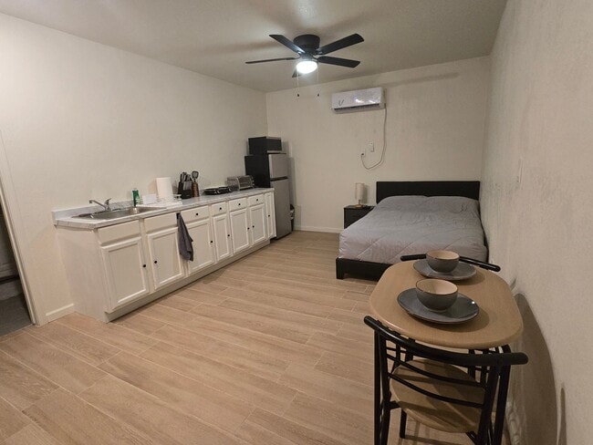 Building Photo - 1934 E Brill St