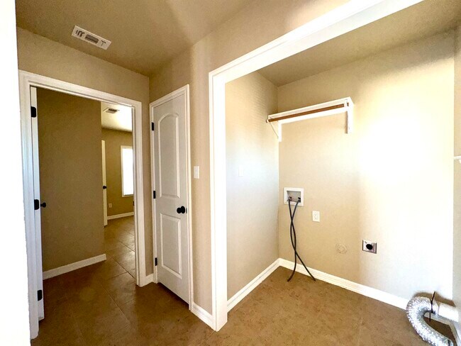 Building Photo - 203 Kennedy Dr