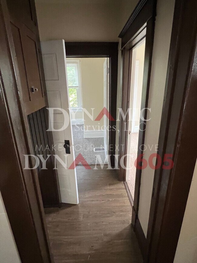 Building Photo - 3BR/1BA Single Family House For Rent