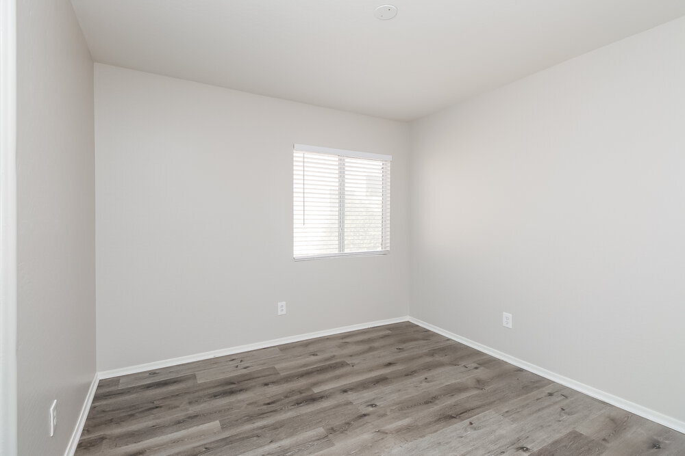 Building Photo - 11834 W Sunnyside Dr