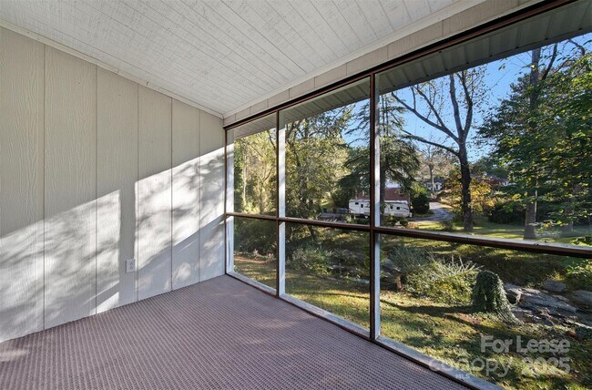 Building Photo - 824 6th St NW