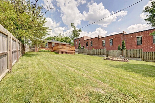 Building Photo - 1412 S Henderson St